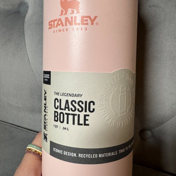Stanley Classic Legendary Classic Bottle 1QT Limestone NEW - Picture 8 of 8
